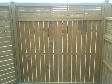 Dressed Vertical Panel With Oriental Top Fence