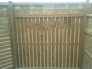 Dressed Vertical Panel With Oriental Top Fence